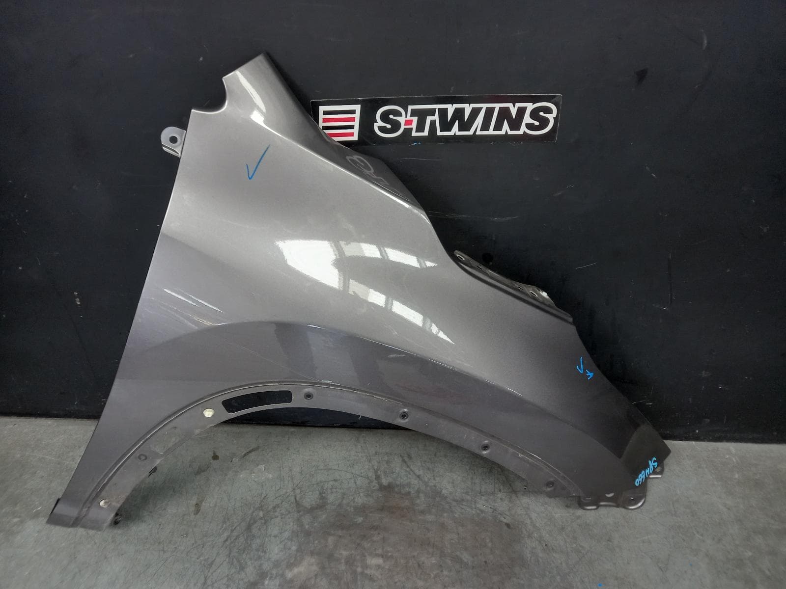 Used auto part listing image: 2019 TOYOTA KLUGER RIGHT GUARD GSU50/GSU55, 12/13-02/21 0000389958