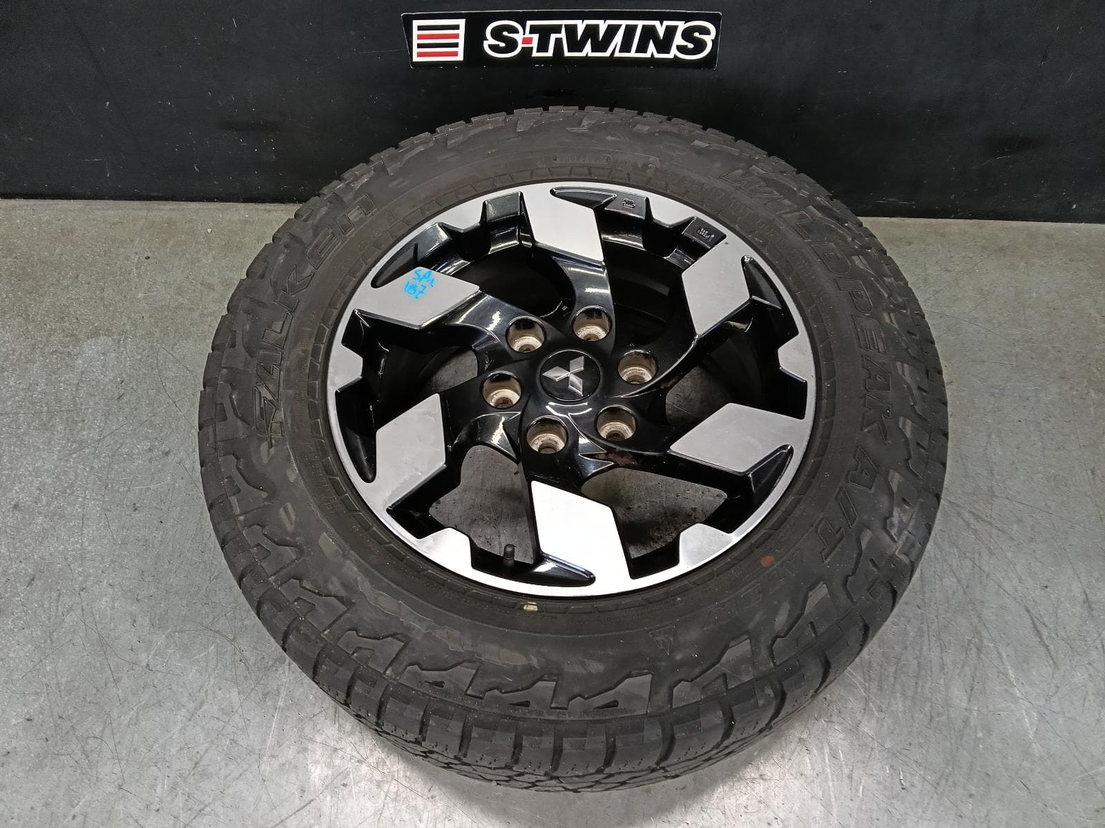 Used auto part listing image: 2016 MITSUBISHI TRITON WHEEL MAG FACTORY, 17X7.5IN, MQ-MR, 03/15-10/23 0000395703