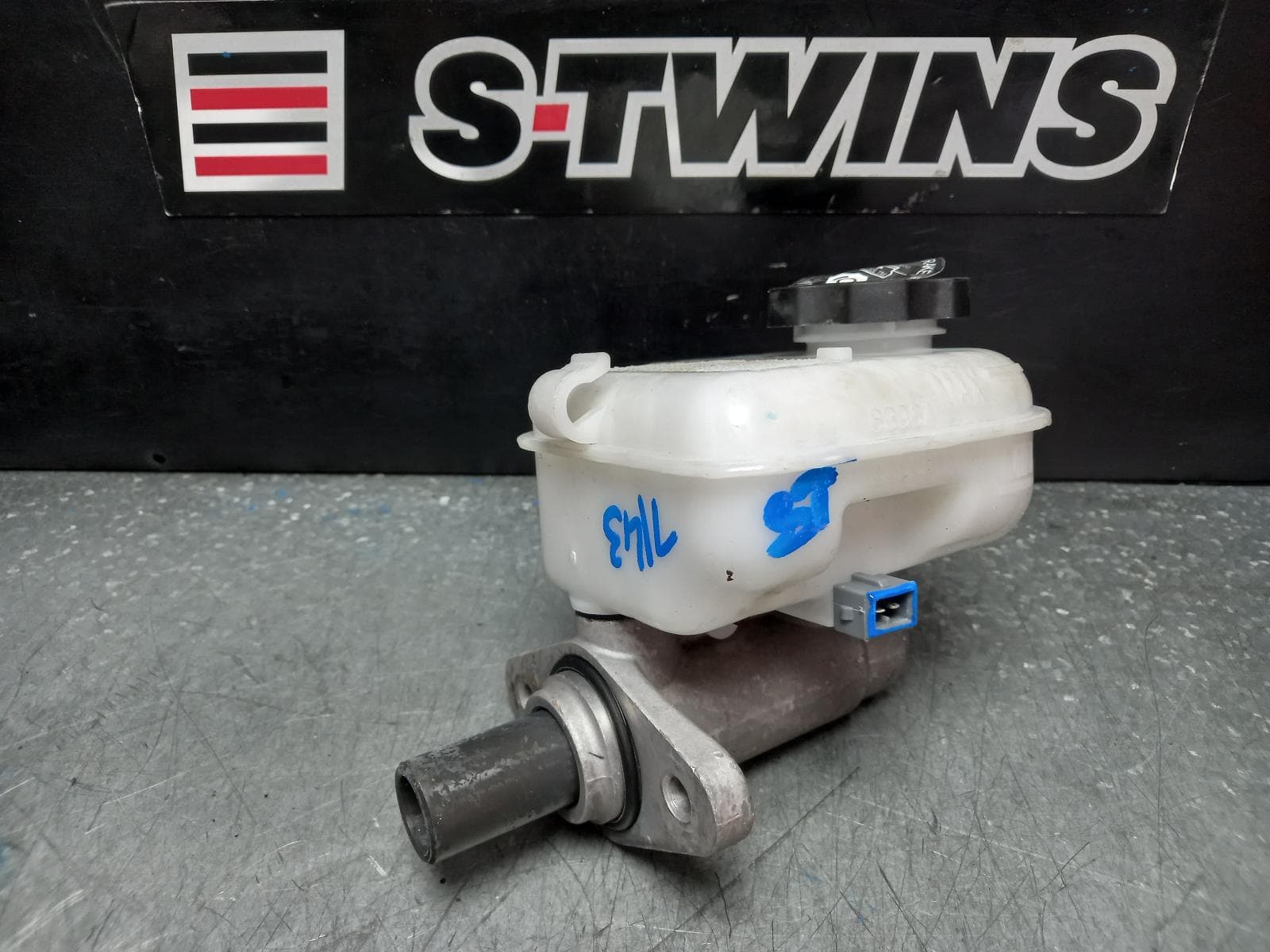 Used auto part listing image: 2011 HOLDEN COMMODORE MASTER CYLINDER VE, 10/10-05/13 0000374517