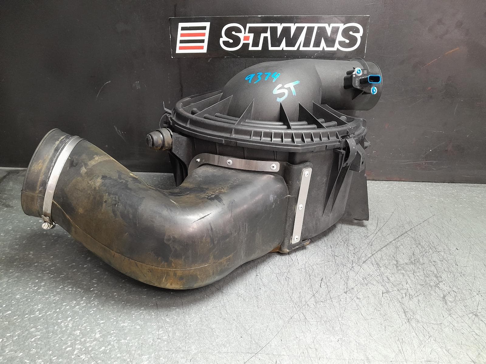 Used auto part listing image: 2019 FORD RANGER AIR CLEANER BOX PX SERIES 3, AIR CLEANER, DIESEL, 3.2, TURBO, P5AT, 08/18-04/22 0000372428