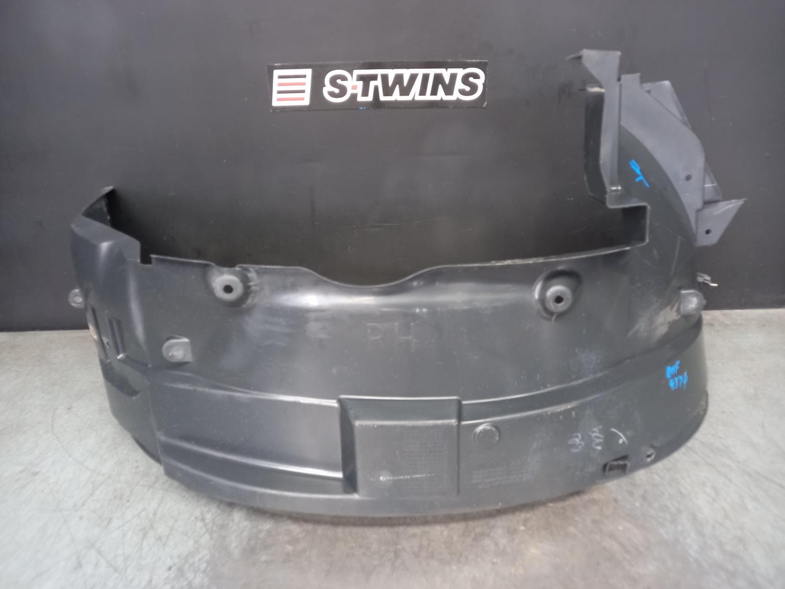 Used auto part listing image: 2019 FORD RANGER RIGHT GUARD LINER FRONT, PX SERIES 2-3, 06/15-04/22 0000372434