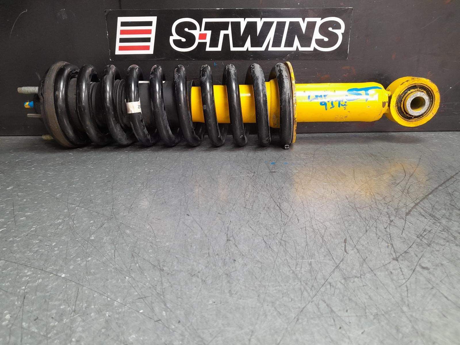 Used auto part listing image: 2019 FORD RANGER LEFT FRONT STRUT 2WD HI-RIDE/4WD, PX SERIES 3, 06/18-04/22 0000372438