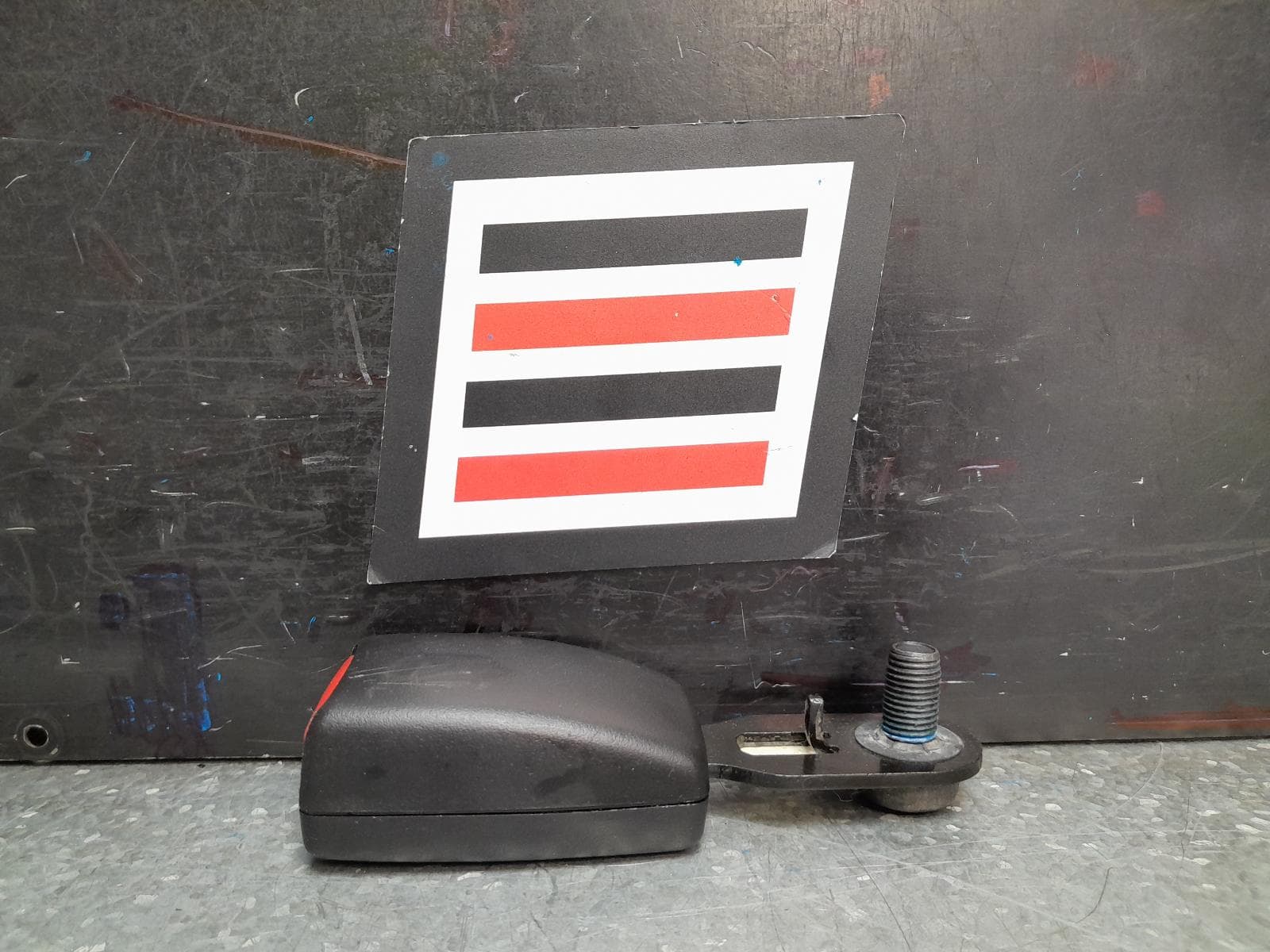 Used auto part listing image: 2013 JEEP GRANDCHEROKEE SEAT BELT STALK RH REAR, SEAT BELT STALK ONLY, WK, 10/10-08/18 0000370406
