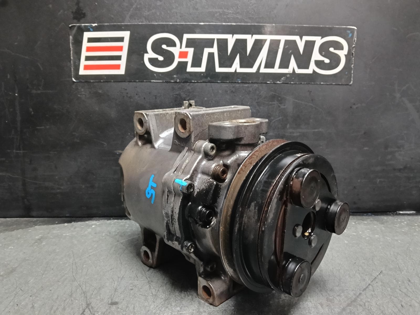Used auto part listing image: 2011 ISUZU DMAX A C COMPRESSOR RA, 3.0, 4JJ1, DIESEL, DELPHI SP15, TWIN V PULLEY TYPE, 10/08-05/12 0000407110