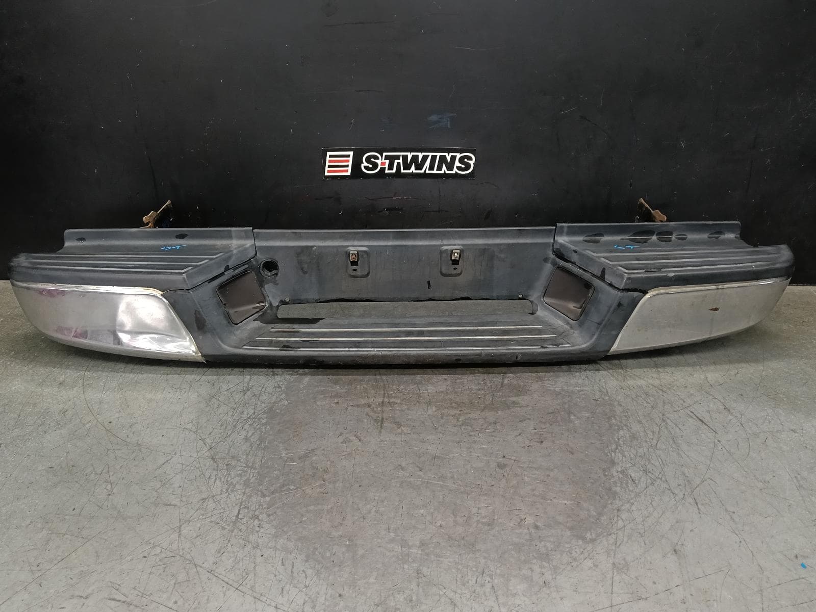 Used auto part listing image: 2011 ISUZU DMAX REAR BUMPER LS TYPE, W/ REAR STEP, RA, 10/08-05/12 0000407115