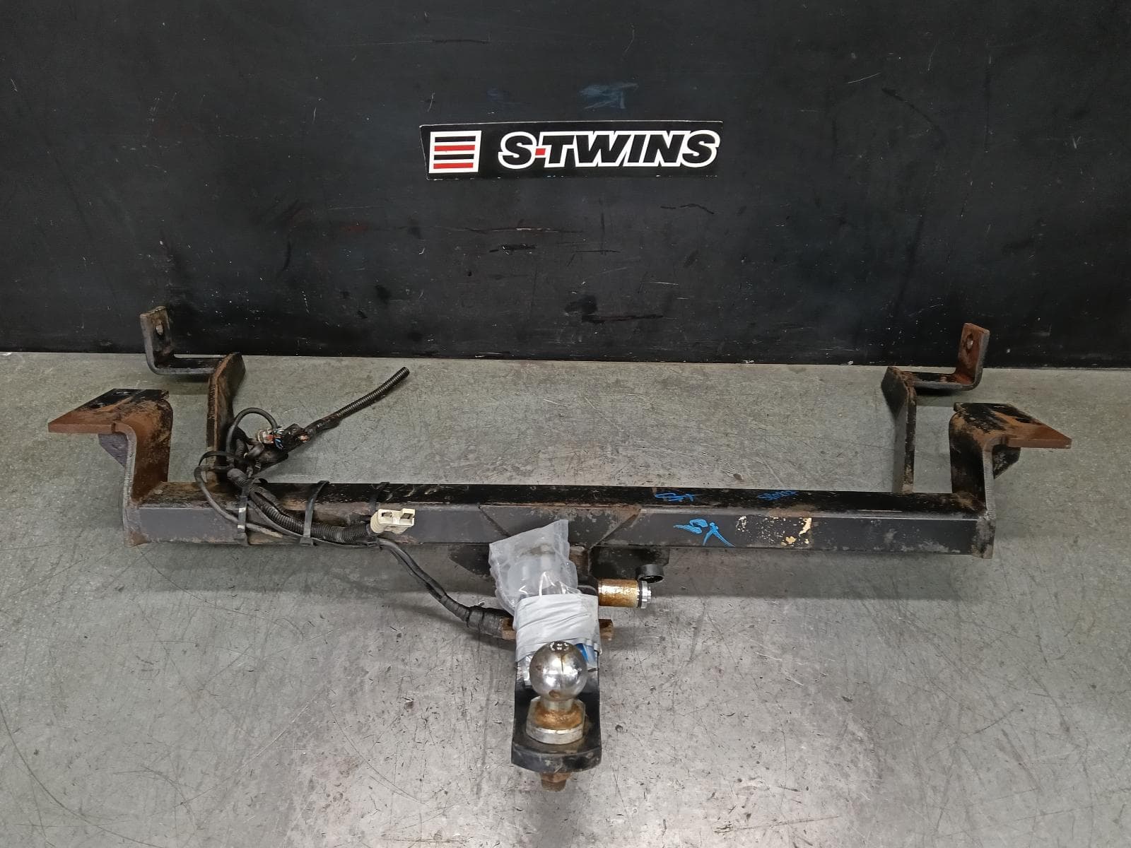 Used auto part listing image: 2011 ISUZU DMAX TOWBAR UTE, 2WD HI-RIDE/4WD, W/ STEP TYPE, RA, 10/08-05/12 0000407116