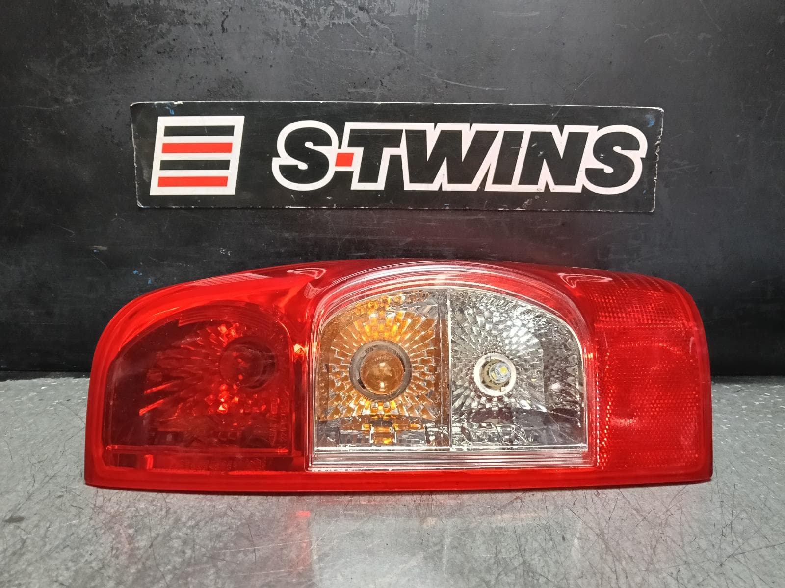 Used auto part listing image: 2011 ISUZU DMAX RIGHT TAILLIGHT RA, UTE (WELL BACK), 10/08-05/12 0000407117