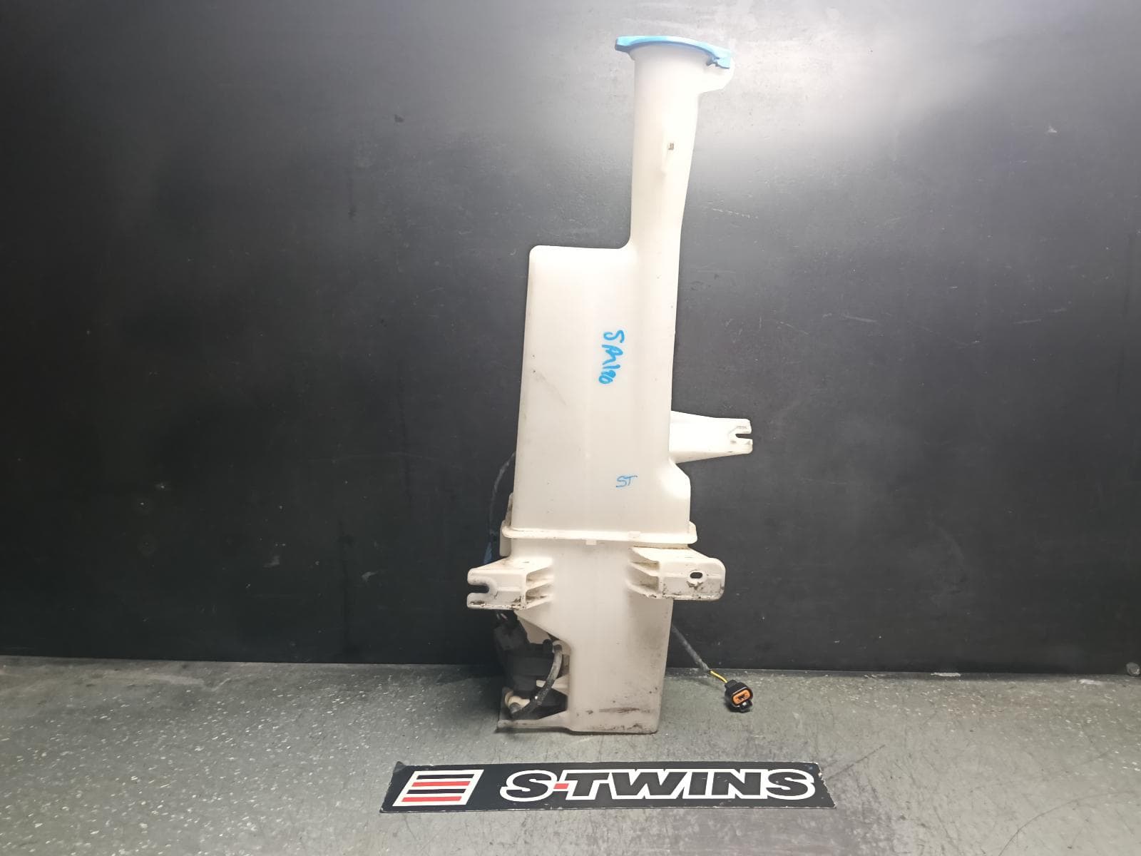 Used auto part listing image: 2019 KIA SELTOS WASHER BOTTLE SP2, 07/19- 0000411743