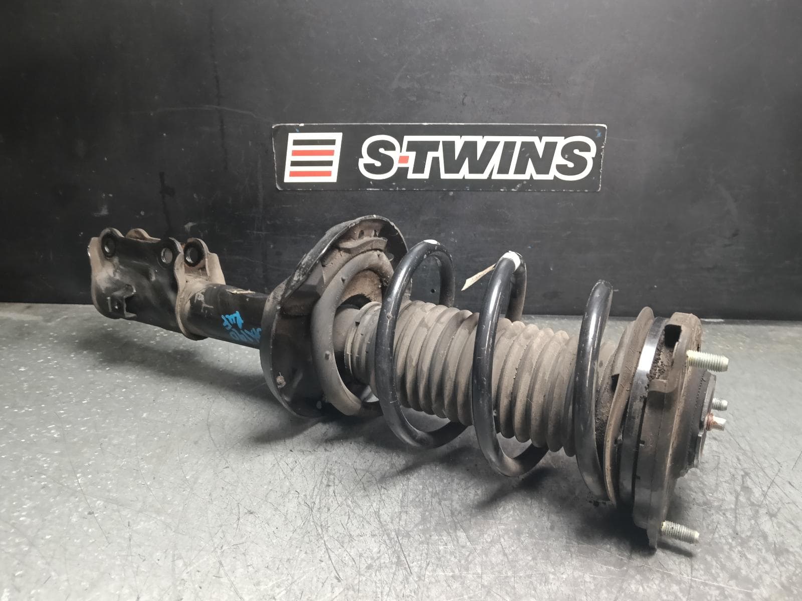 Used auto part listing image: 2019 KIA SELTOS RIGHT FRONT STRUT SP2, 07/19- 0000411739