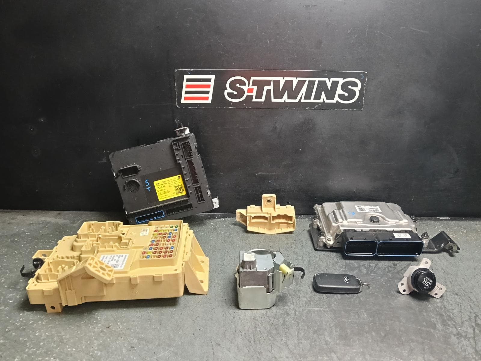 Used auto part listing image: 2019 KIA SELTOS ENGINE ECU, 1.6, PETROL, SEC SET (ECU/IMM/READER/KEY), SP2, 07/19- 0000411728