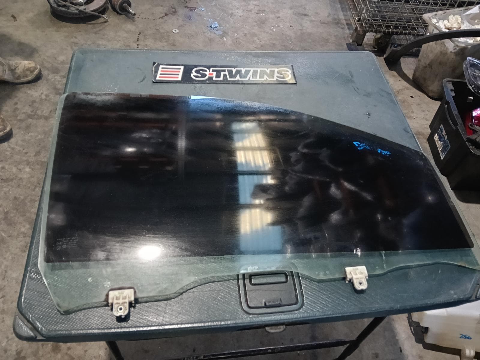 Used auto part listing image: 2015 ISUZU DMAX RIGHT FRONT DOOR WINDOW TO SUIT SINGLE/DUAL/EXTRA CAB, RC, 05/12-06/20 0000409103
