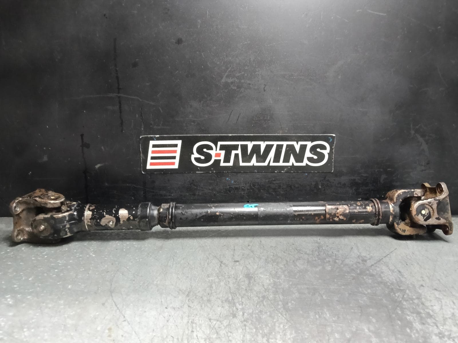 Used auto part listing image: 2015 ISUZU DMAX FRONT PROP SHAFT AUTO T/M, RC, 05/12-09/16 0000409105