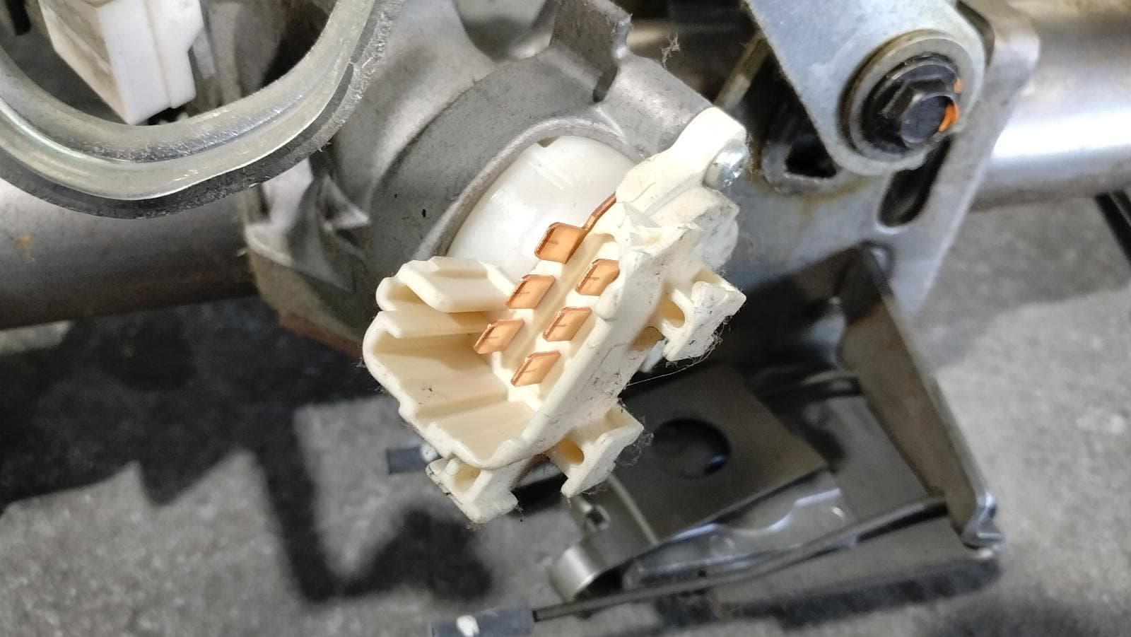 Used auto part listing image: 2015 ISUZU DMAX RC, ENGINE ECU, 3.0, DIESEL, P/N 8982230224, SEC SET (ECU/IMM/READER/KEY), 05/12-06/20 0000391941