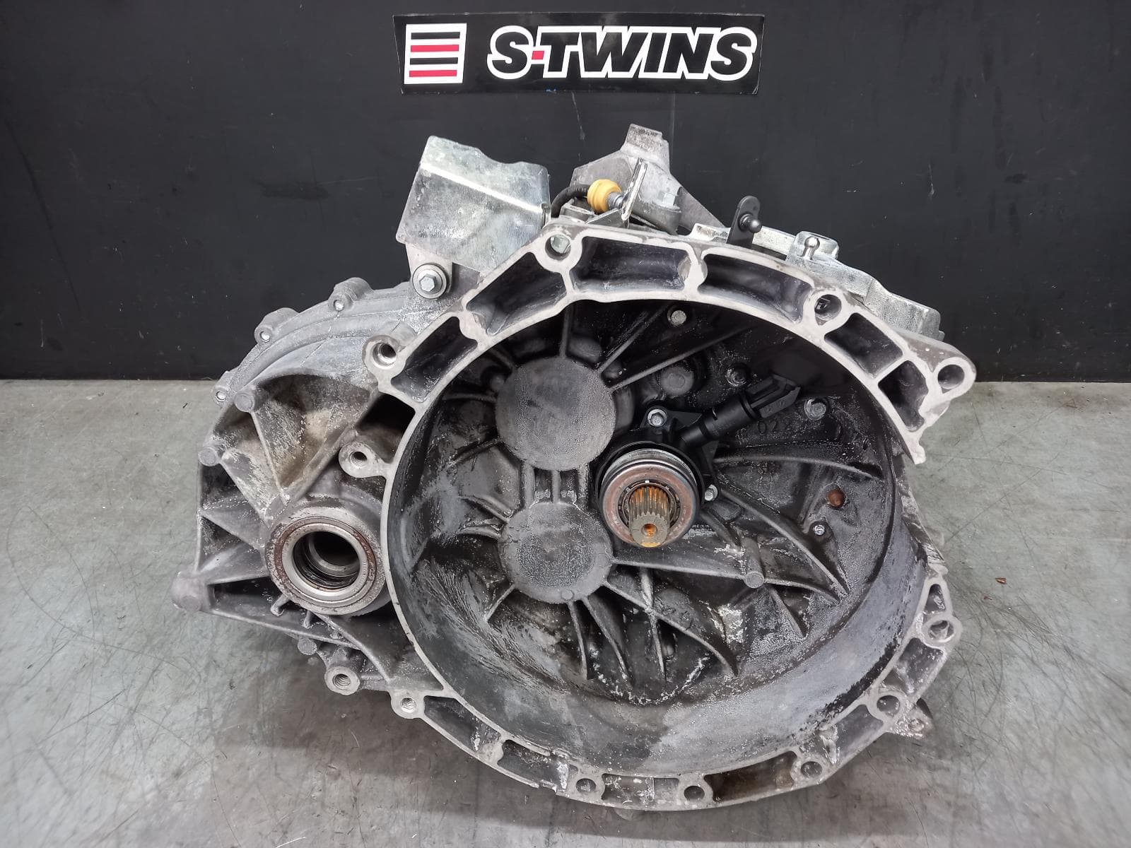 Used auto part listing image: 2013 FORD FOCUS TRANS GEARBOX MANUAL, PETROL, 2.0, TURBO, ECOBOOST, LW, 08/12-08/15 0000382661