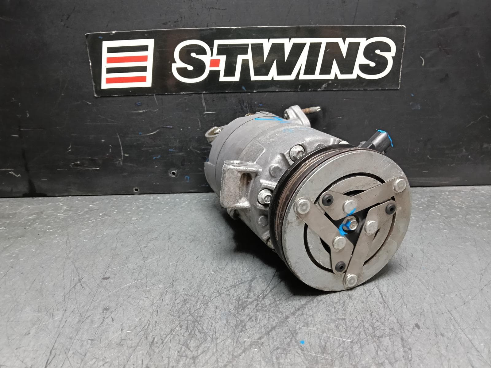Used auto part listing image: 2013 FORD FOCUS A C COMPRESSOR LW, 2.0, PETROL, TURBO, MANUAL T/M, 08/12-08/15 0000382919