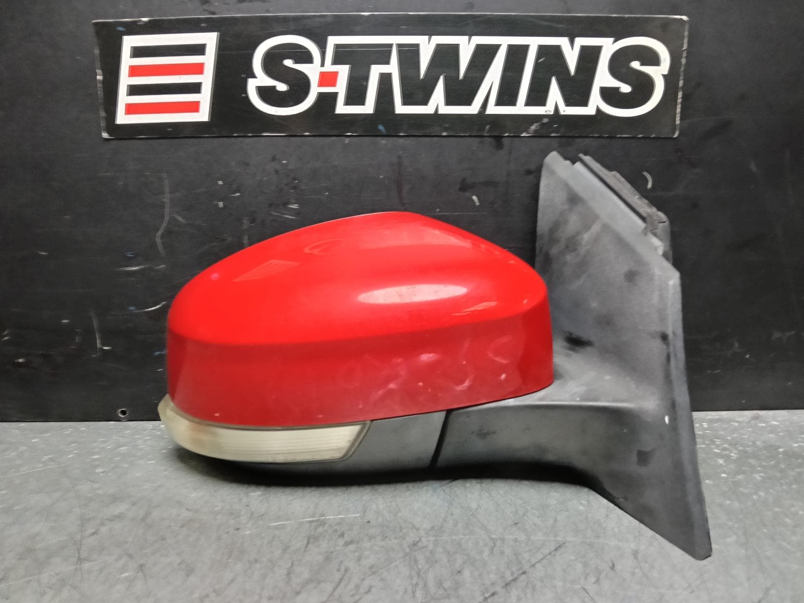 Used auto part listing image: 2013 FORD FOCUS RIGHT DOOR MIRROR LW, SPORT/TITANIUM/ST, POWER FOLDING, HEATED & W/ PUDDLE LAMP TYPE, 05/11-08/15 0000382929