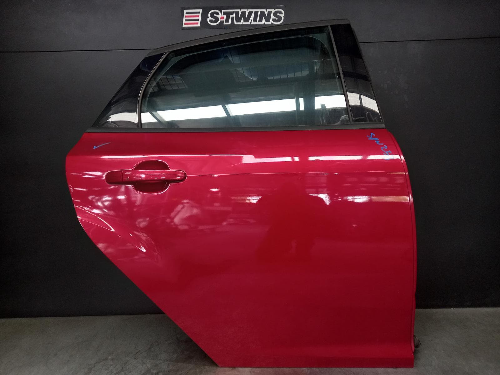 Used auto part listing image: 2013 FORD FOCUS RIGHT REAR DOOR SLIDING LW, VIN WF0, 08/11-09/13 0000372777