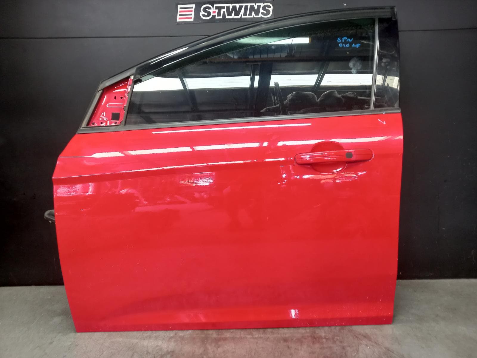 Used auto part listing image: 2013 FORD FOCUS LEFT FRONT DOOR LW, VIN WF0, 08/11-09/13 0000382653