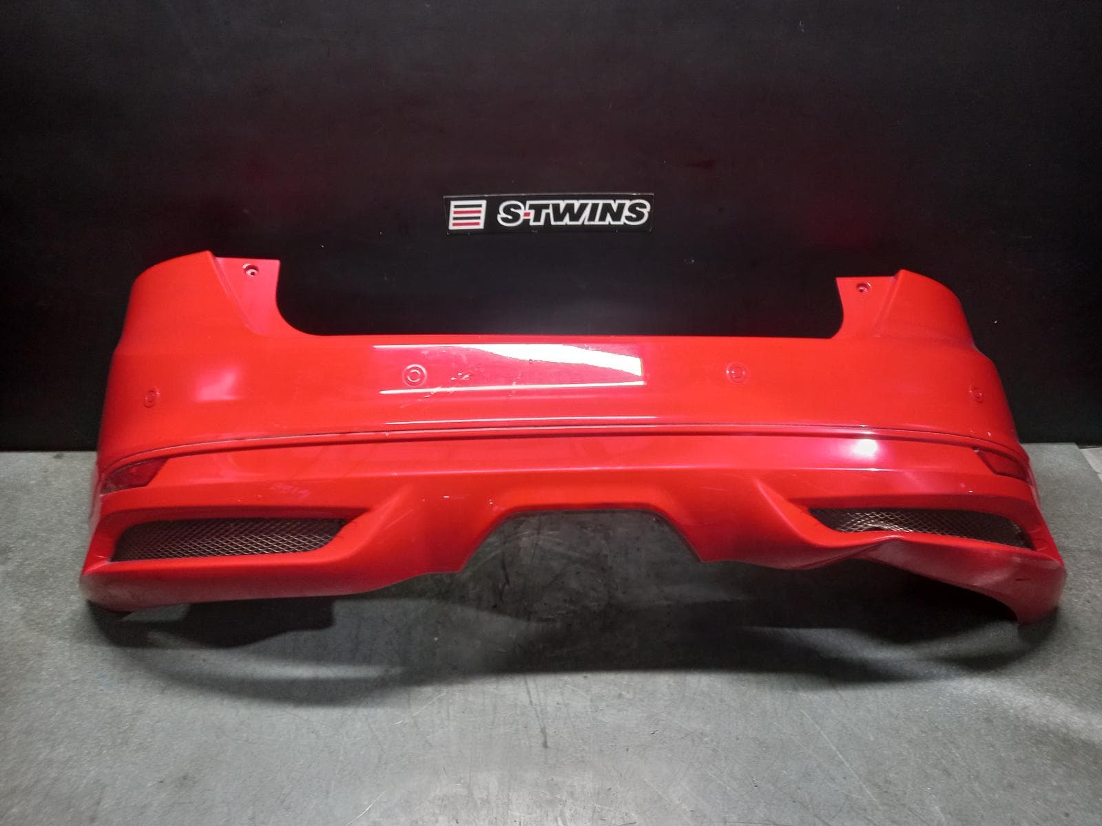 Used auto part listing image: 2013 FORD FOCUS REAR BUMPER LW, HATCH, ST, 06/12-08/15 0000382654