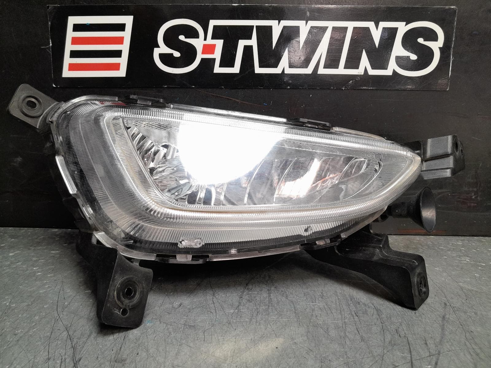 Used auto part listing image: 2017 HYUNDAI TUCSON BUMPER FOGLAMP, TL, KOREAN BUILT (VIN KMHJ), 06/15-06/18 0000370702