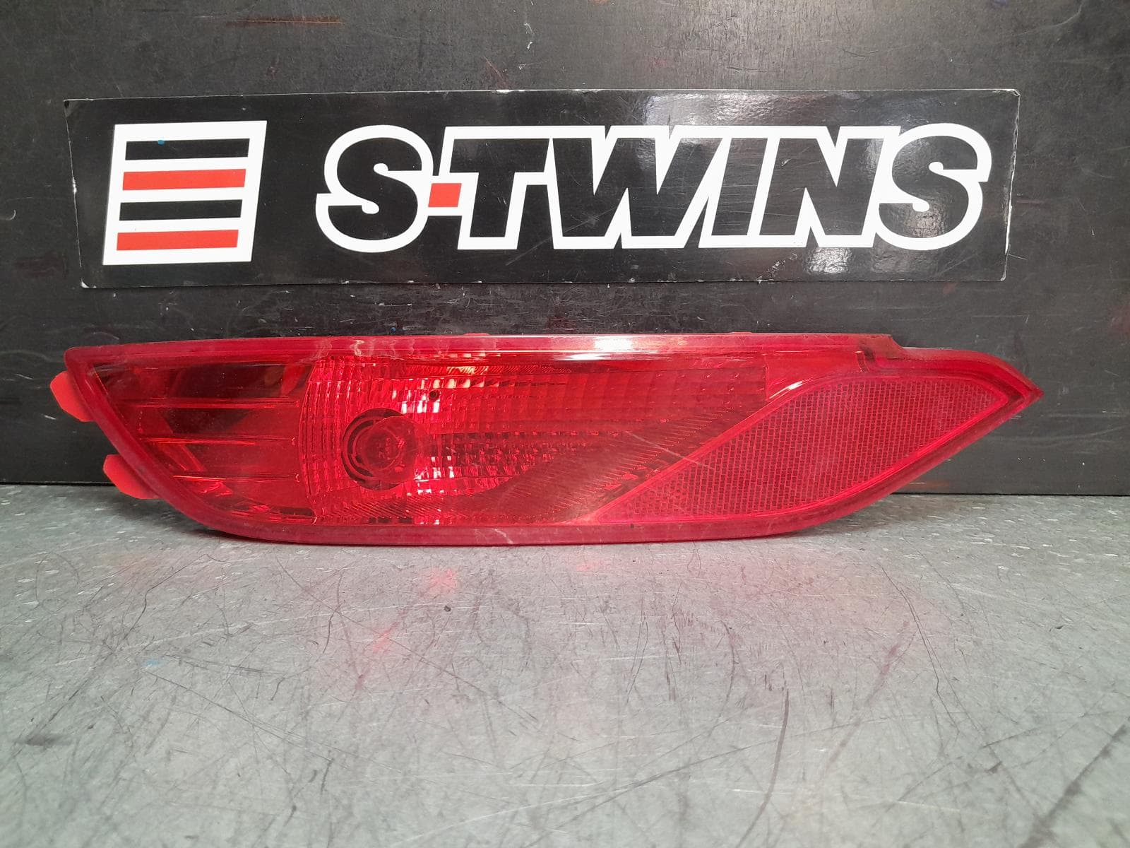 Used auto part listing image: 2017 HYUNDAI TUCSON LEFT TAILLIGHT IN BUMPER, TL, 06/15-06/18 0000370708