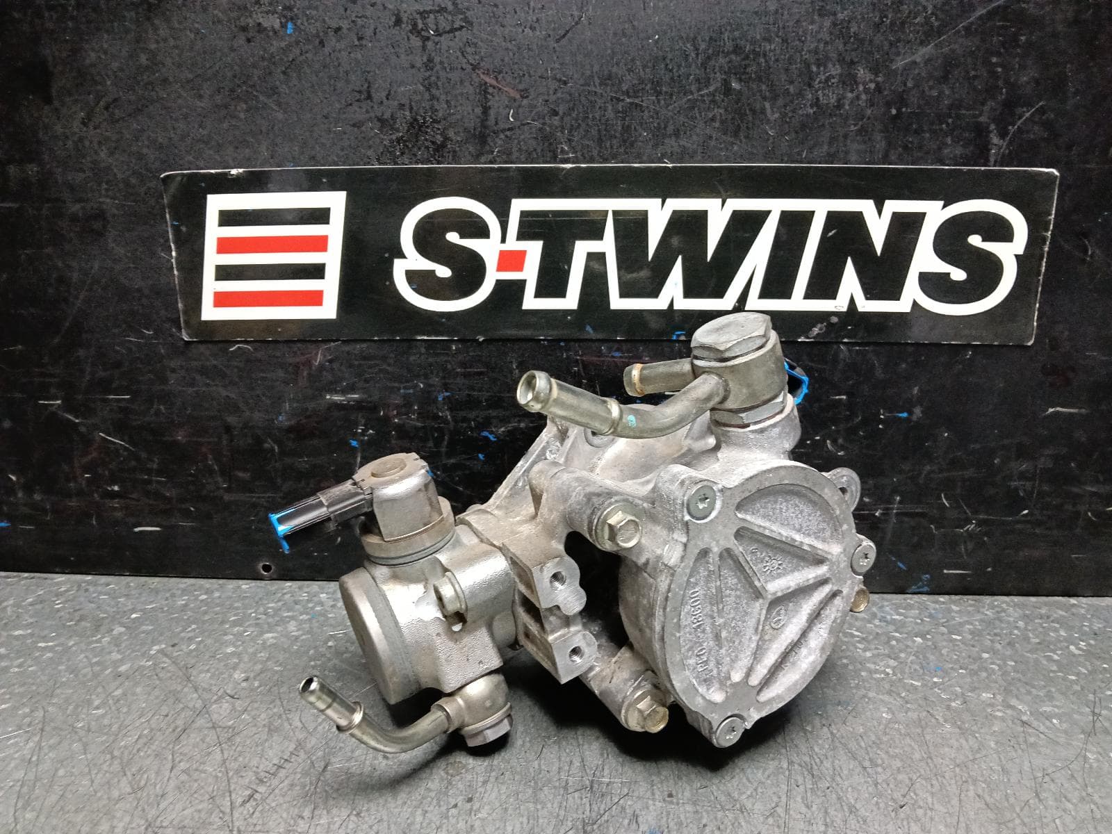 Used auto part listing image: 2016 MAZDA 3 FUEL PUMP PETROL 2,0/2.5, PE/PY, HIGH PRESSURE PUMP ON CYL HEAD, BM-BN, 11/13-02/19 0000392806