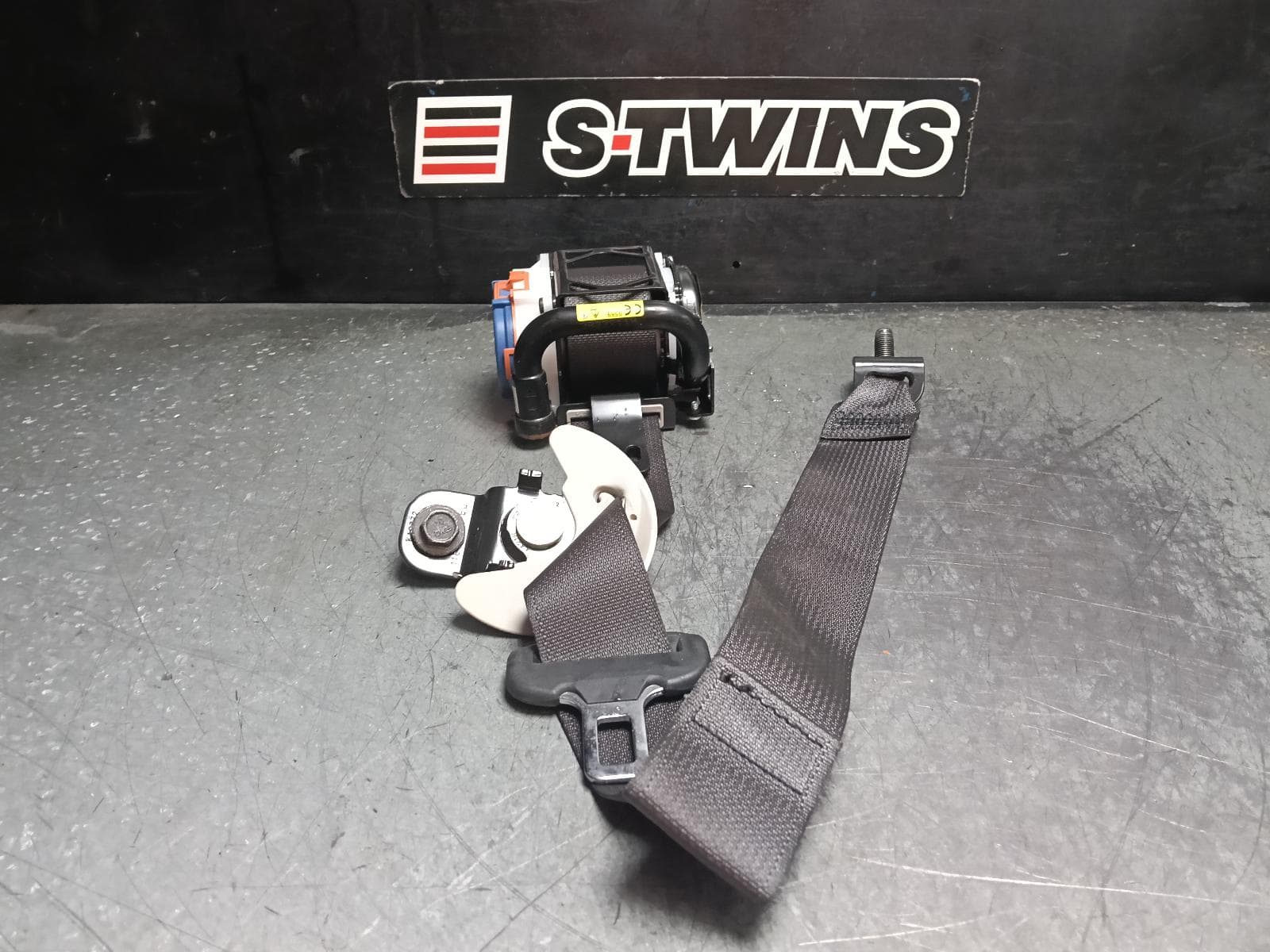 Used auto part listing image: 2019 KIA SELTOS SEAT BELT STALK RH REAR, SEAT BELT ONLY (NO STALK), SP2, 07/19- 0000411742