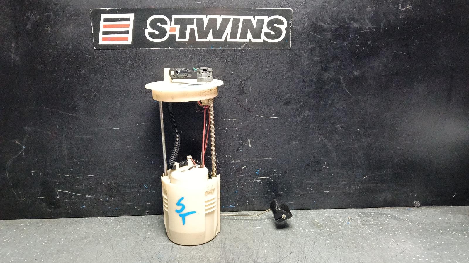 Used auto part listing image: 2016 HONDA CRV FUEL PUMP PUMP & SENDER, PETROL, 2.4, RM, 11/12-04/17 0000401456