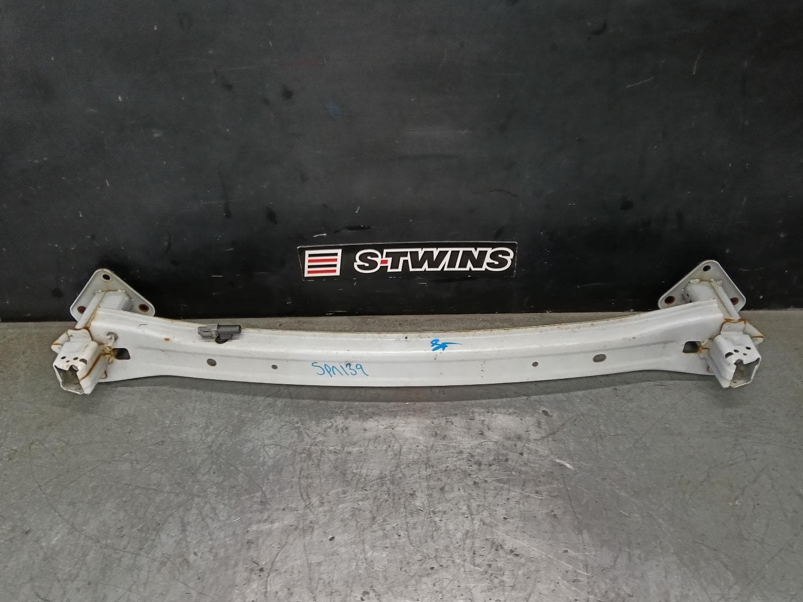 Used auto part listing image: 2016 HONDA CRV F BAR REINFORC BRACK MAIN REINFORCEMENT, RM, 11/12-04/17 0000401460