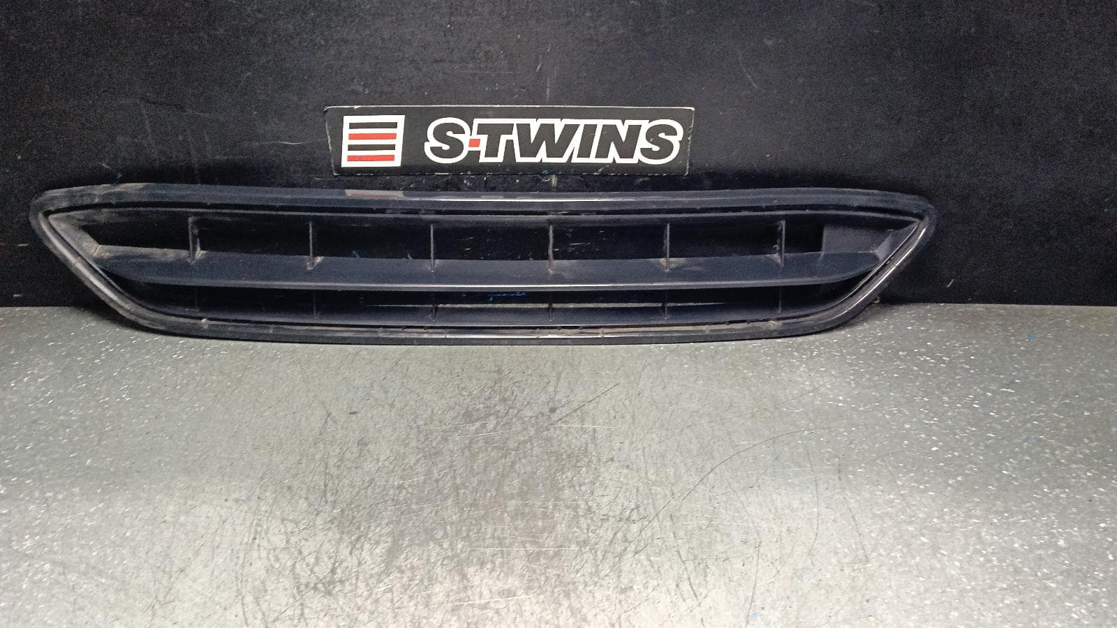 Used auto part listing image: 2016 HONDA CRV GRILLE RADIATOR GRILLE (LOWER), RM, 11/14-04/17 0000401462