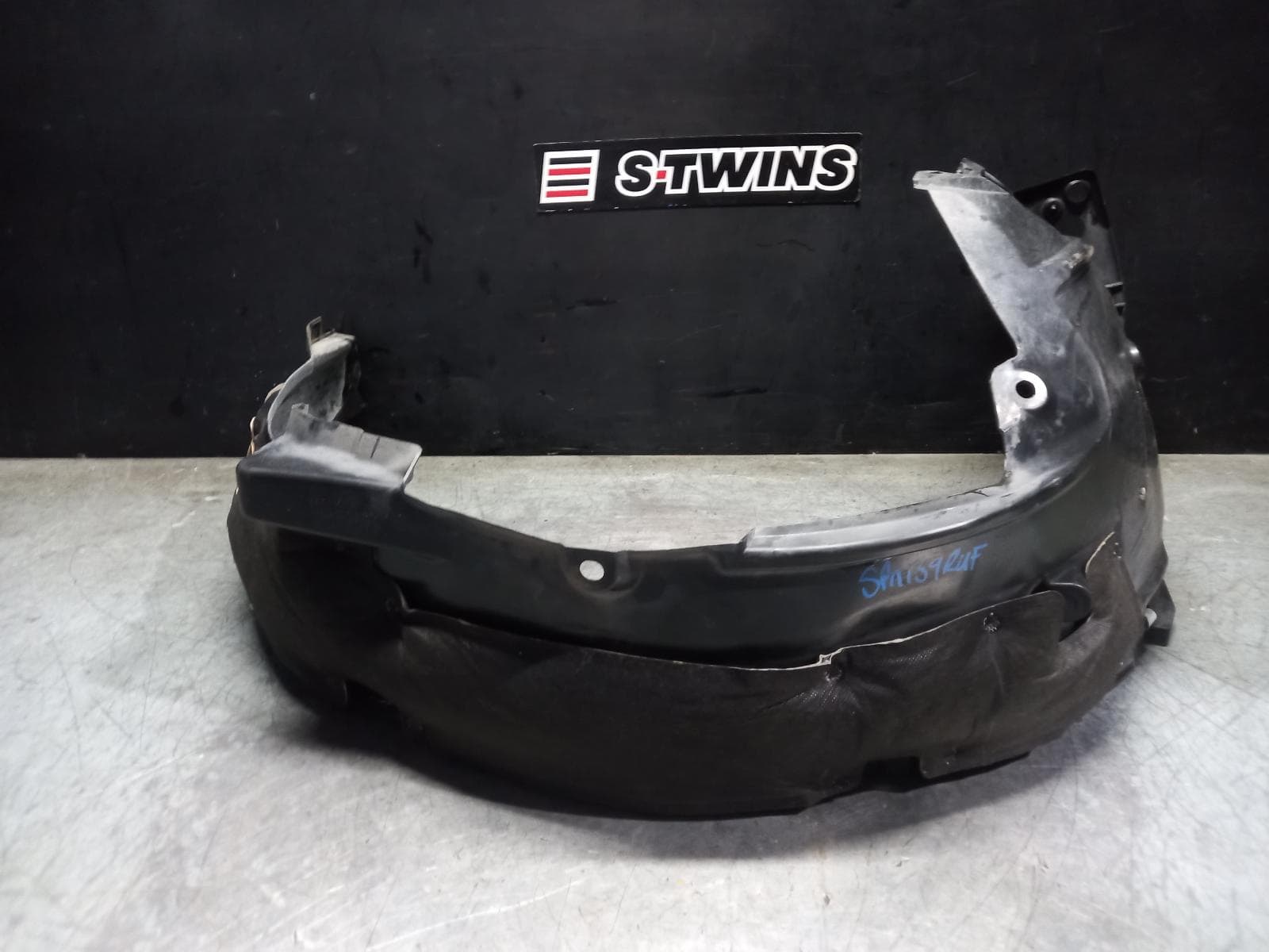 Used auto part listing image: 2016 HONDA CRV RIGHT GUARD LINER RM, PETROL TYPE, 11/12-04/17 0000401464
