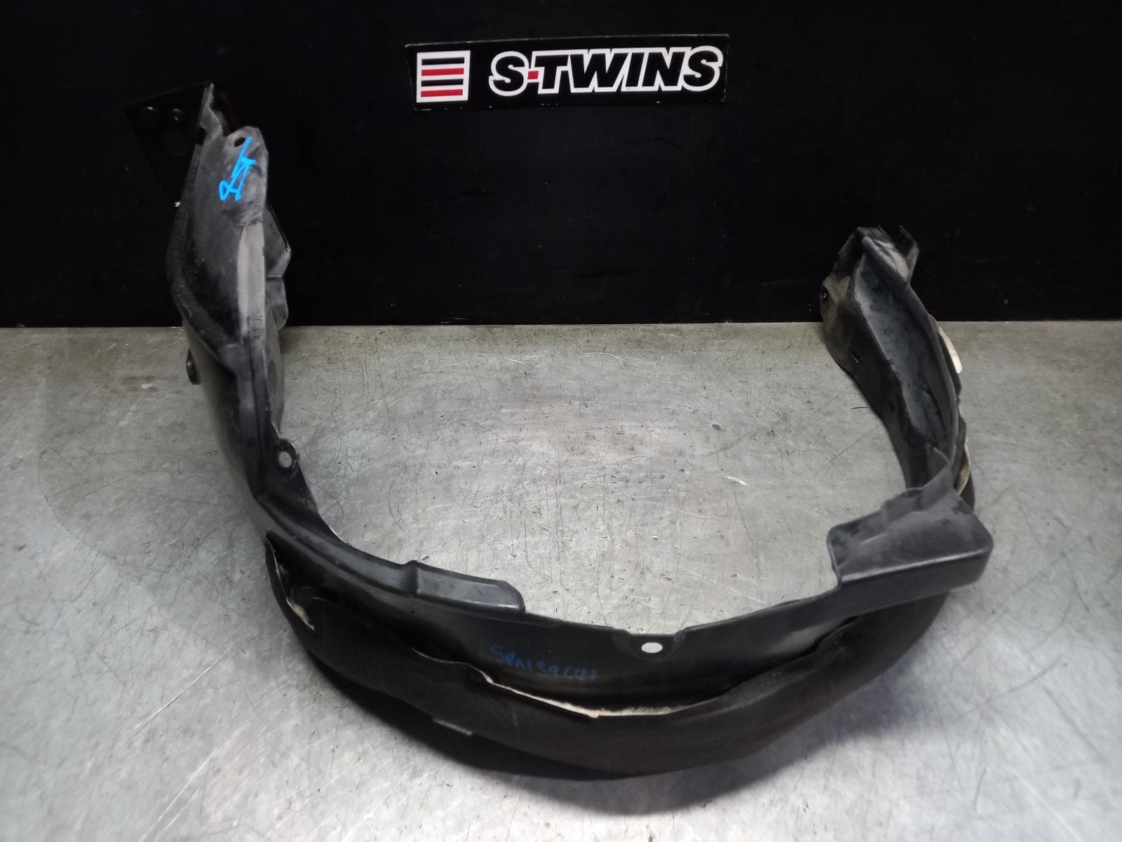 Used auto part listing image: 2016 HONDA CRV LEFT GUARD LINER RM, PETROL TYPE, 11/12-04/17 0000401468