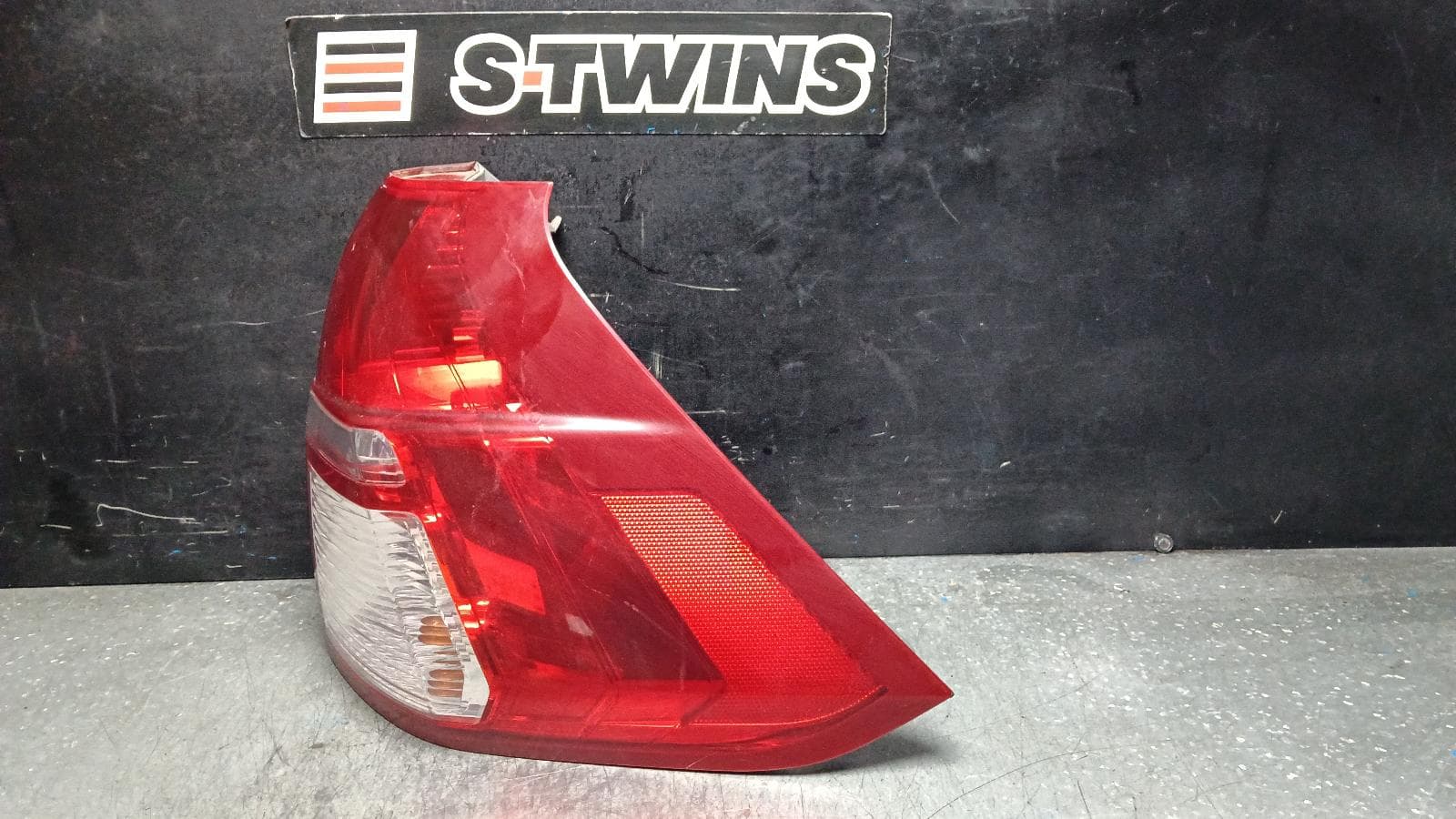 Used auto part listing image: 2016 HONDA CRV RIGHT TAILLIGHT RM, LOWER, PETROL TYPE, 11/14-04/17 0000401470
