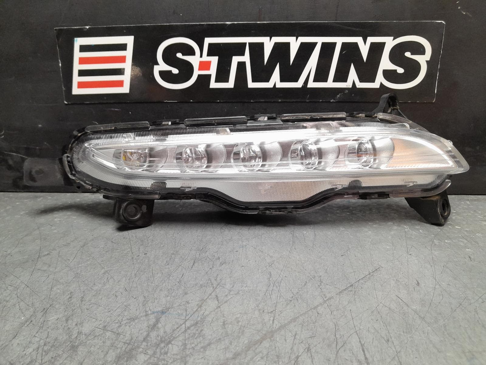 Used auto part listing image: 2016 HYUNDAI TUCSON RIGHT INDICATOR FOG SIDE DAYTIME RUNNING LAMP, TL, KOREAN BUILT (VIN KMHJ), 06/15-06/18 0000378829
