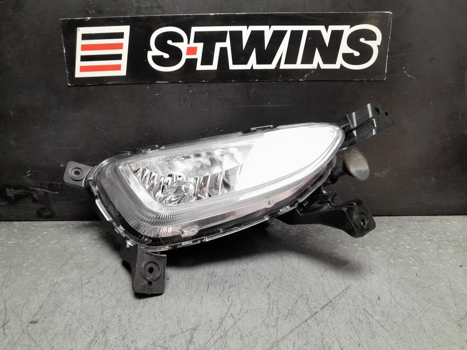 Used auto part listing image: 2016 HYUNDAI TUCSON BUMPER FOGLAMP, TL, KOREAN BUILT (VIN KMHJ), 06/15-06/18 0000378855