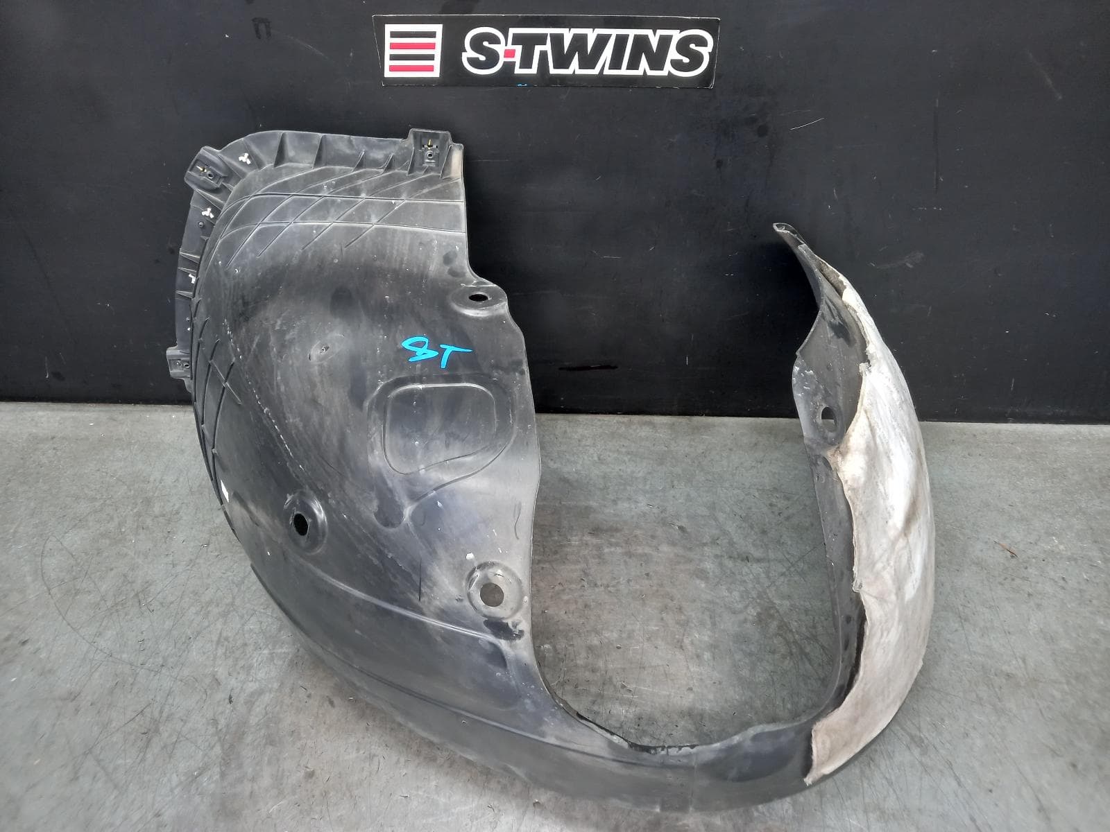 Used auto part listing image: 2016 HYUNDAI TUCSON LEFT GUARD LINER FRONT, TL, KOREAN BUILT (VIN KMHJ), 06/15-06/18 0000378837