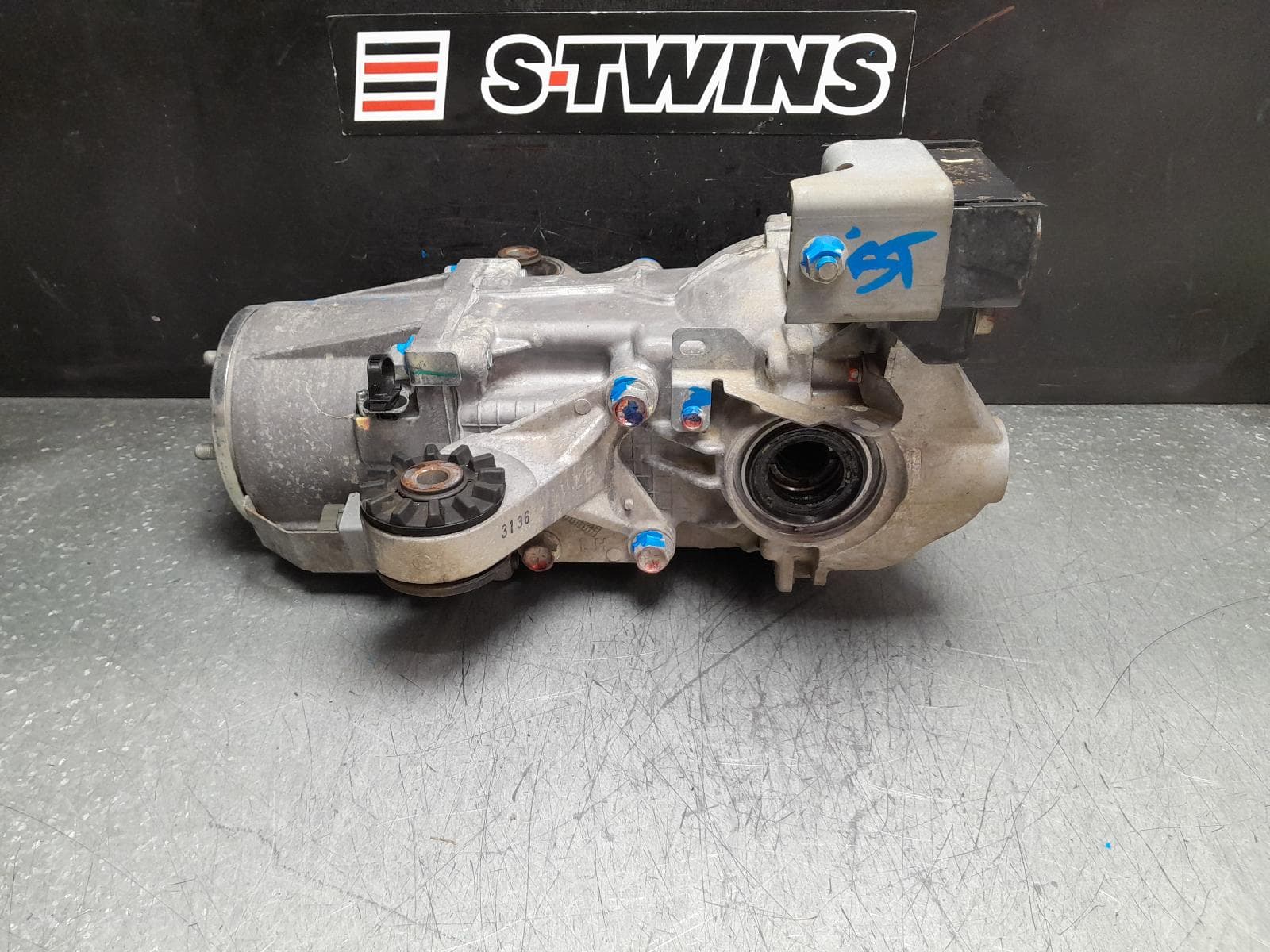 Used auto part listing image: 2017 MITSUBISHI OUTLANDER DIFFERENTIAL CENTRE REAR, ZJ-ZL, 2.352 RATIO, 10/12-07/21 0000371791