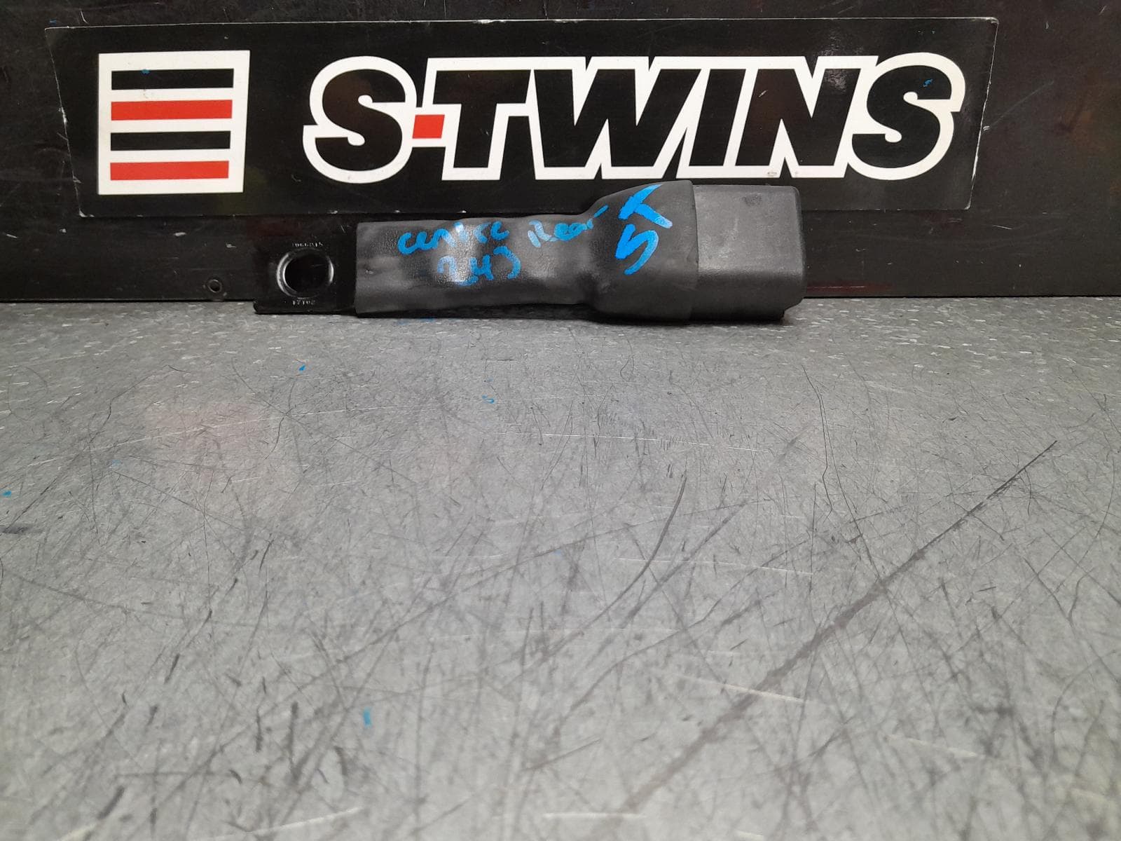 Used auto part listing image: 2017 MITSUBISHI OUTLANDER SEAT BELT STALK CENTRE REAR 2ND ROW, SEAT BELT STALK ONLY, ZJ-ZL, 7 SEATER, 10/12-07/21 0000371794