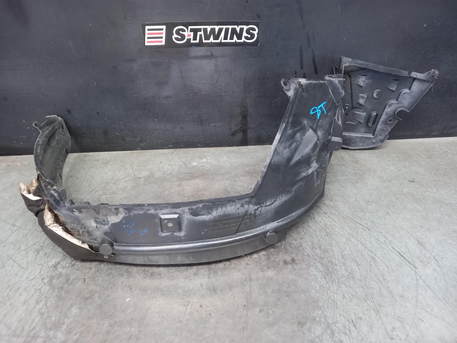 Used auto part listing image: 2014 HONDA ODYSSEY RIGHT GUARD LINER RC1, 02/14-03/22 0000366488