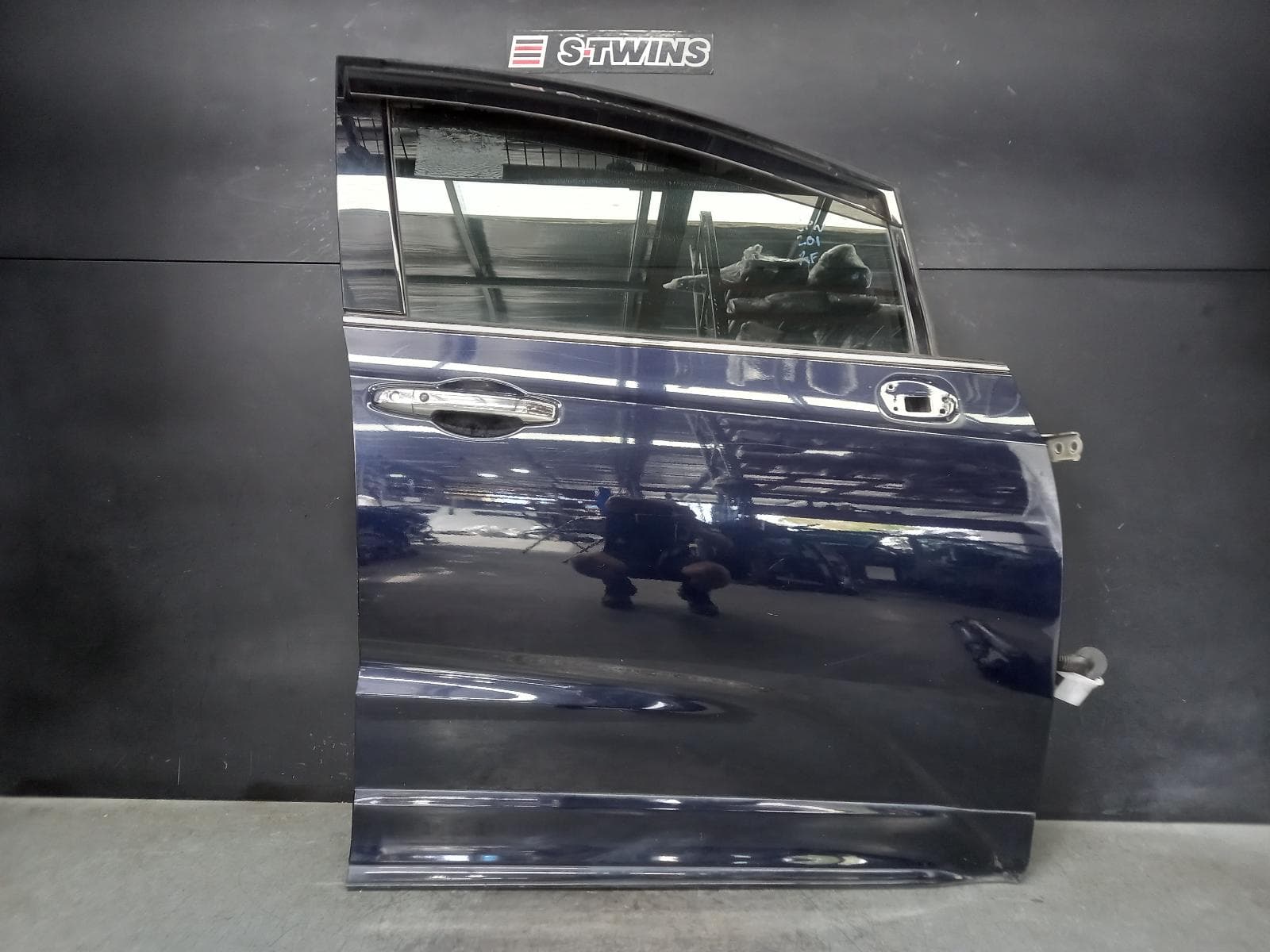Used auto part listing image: 2014 HONDA ODYSSEY RIGHT FRONT DOOR RC1, 02/14-03/22 0000366374