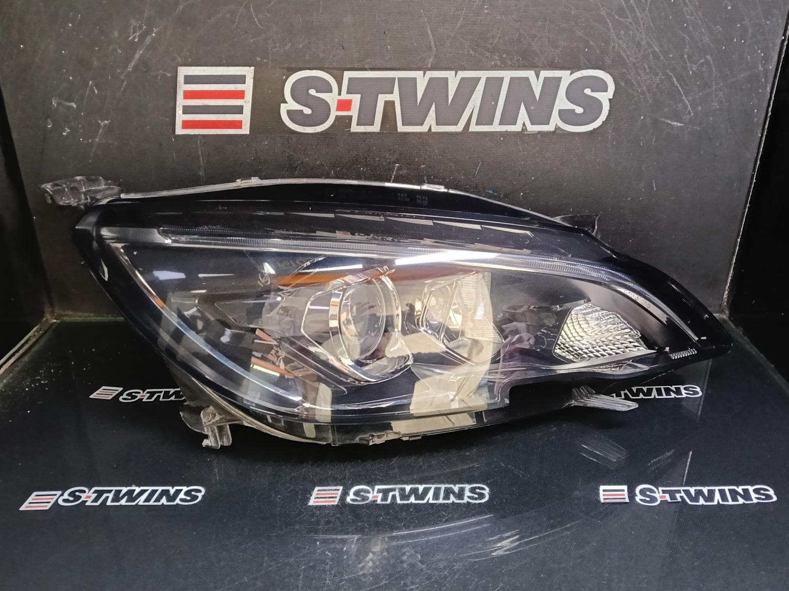 Used auto part listing image: 2018 PEUGEOT 308 RIGHT HEADLAMP T9, ALLURE, LED TYPE, 07/17-01/21 0000379403
