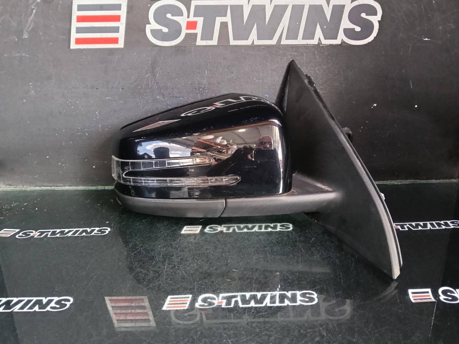 Used auto part listing image: 2014 MERCEDES A CLASS RIGHT DOOR MIRROR W176, POWER FOLD, NON BLIND SPOT, W/ MEMORY & AUTO DIM TYPE, 09/12-03/18 0000377995