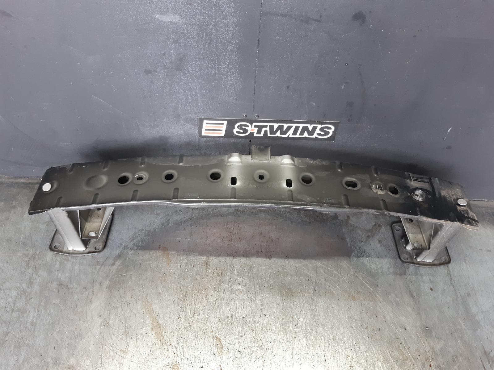 Used auto part listing image: 2017 MAZDA CX5 F BAR REINFORC BRACK ENERGY ABSORBER, KF, 02/17-08/21 0000364751