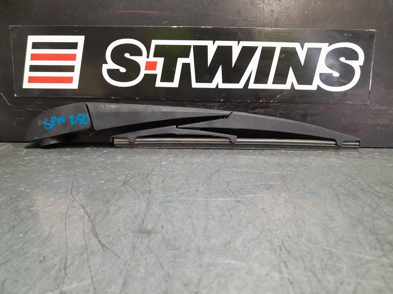 Used auto part listing image: 2018 SUZUKI SWIFT WIPER ARM TAILGATE, AZ, 04/17-11/23 0000368655