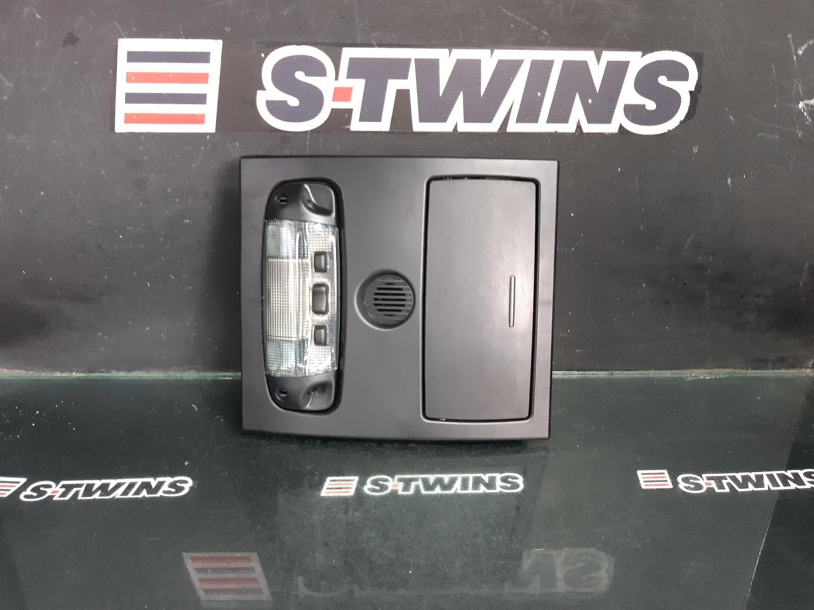 Used auto part listing image: 2018 FORD RANGER COURTESY LIGHT PX, FRONT, W/ SENSOR, AMBIENT LIGHTS TYPE, BLACK, 06/11-04/22 0000362193