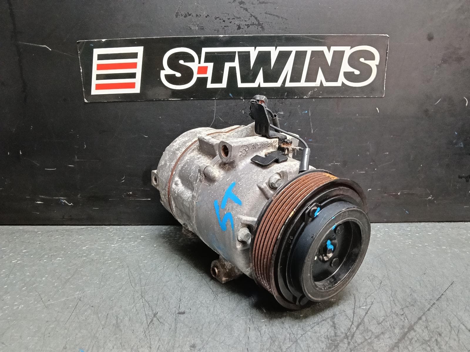 Used auto part listing image: 2014 HYUNDAI IX35 A C COMPRESSOR LM SERIES, Y55, 2.0/2.4, G4NC/G4KJ, PETROL, HCC/HVCC BRAND, 06/13-01/16 0000384005