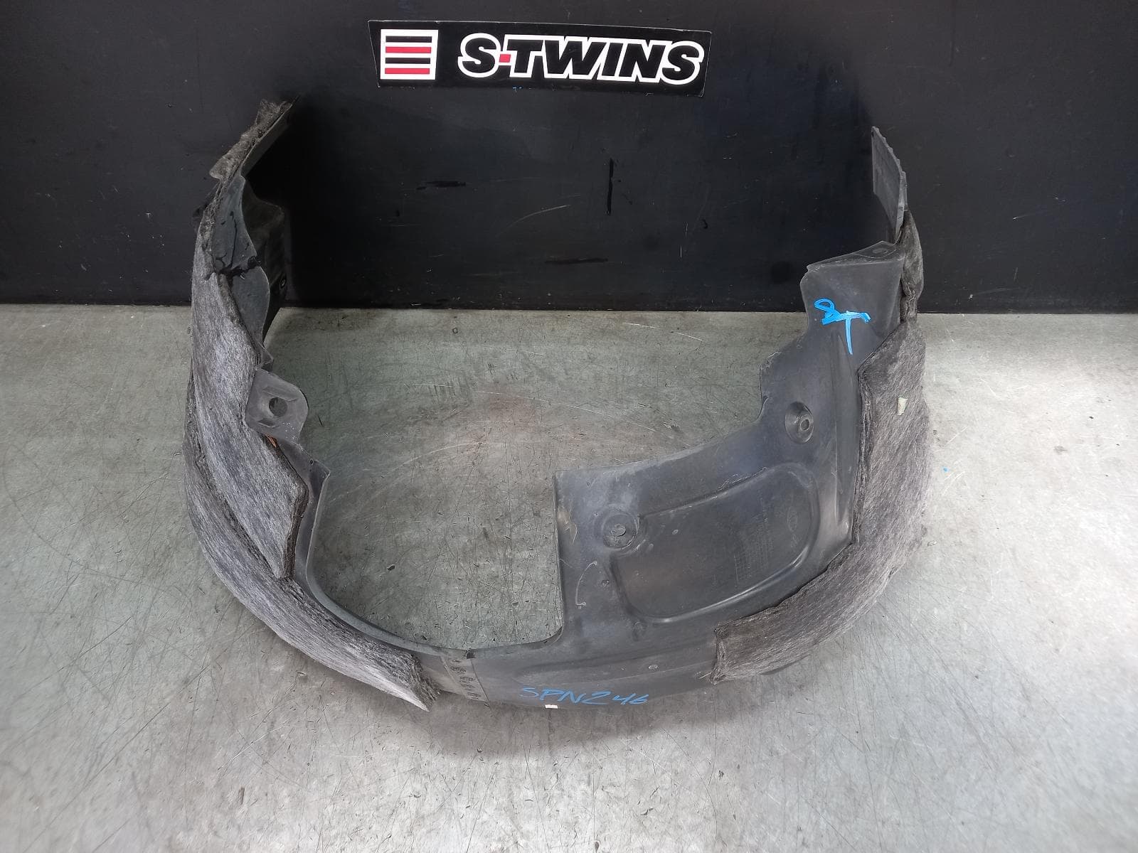 Used auto part listing image: 2014 HYUNDAI IX35 RIGHT GUARD LINER FRONT, LM SERIES, 11/09-01/16 0000384014