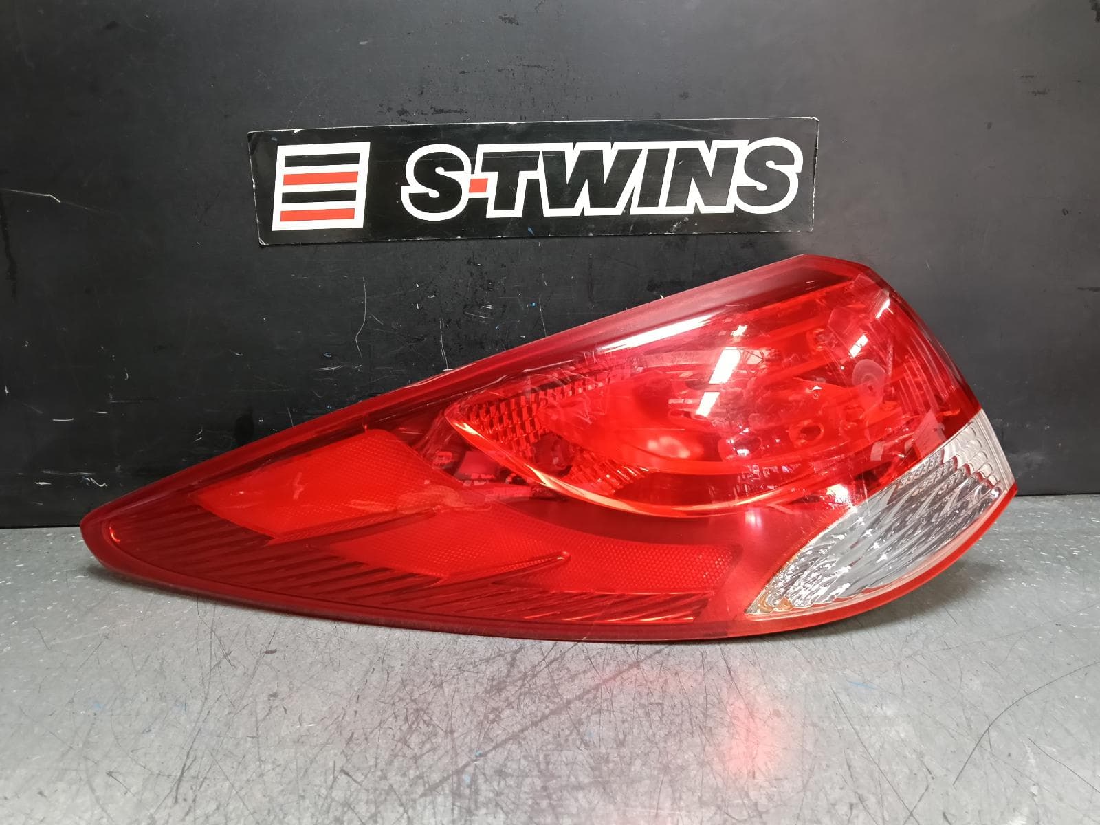 Used auto part listing image: 2014 HYUNDAI IX35 LEFT TAILLIGHT LM SERIES (VIN TMAJ), IN BODY, 09/13-01/16 0000384024