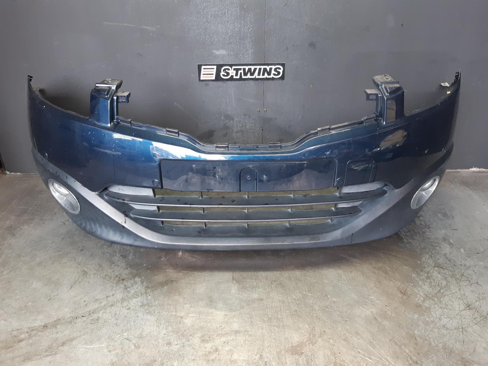 Used auto part listing image: 2011 NISSAN DUALIS FRONT BUMPER BUMPER BAR, J10, ST/TS/Ti/Ti-L, NON H/LAMP WASHER TYPE, 01/10-05/14 0000362587