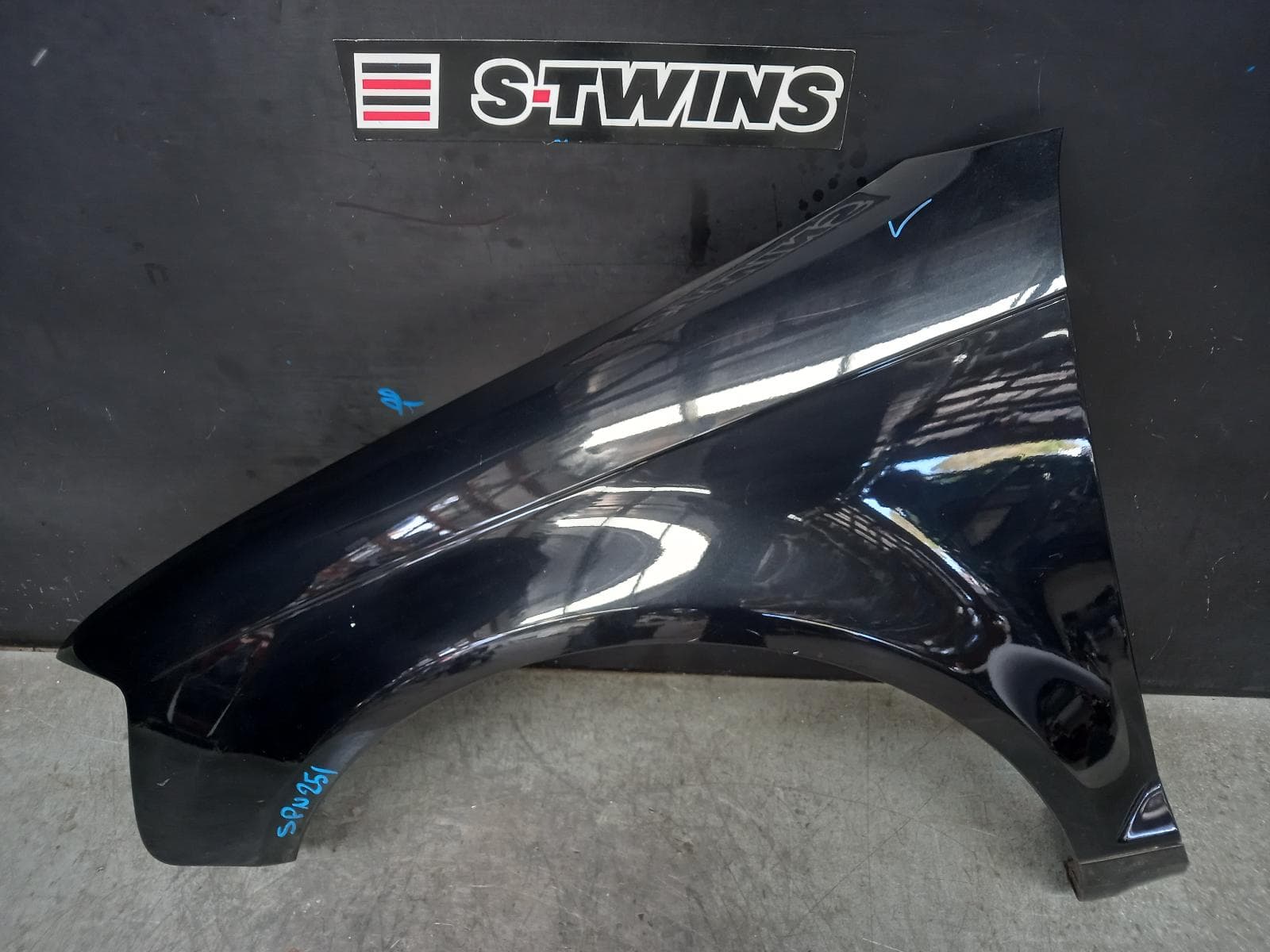Used auto part listing image: 2013 AUDI A3 RIGHT GUARD A3/S3, 8P, 07/08-04/13 0000366000